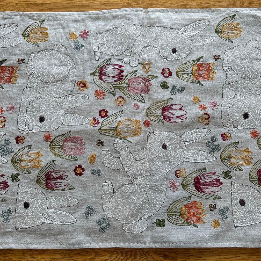 コーラル&タスク Coral&Tusk ウサギのテーブルランナー　新品