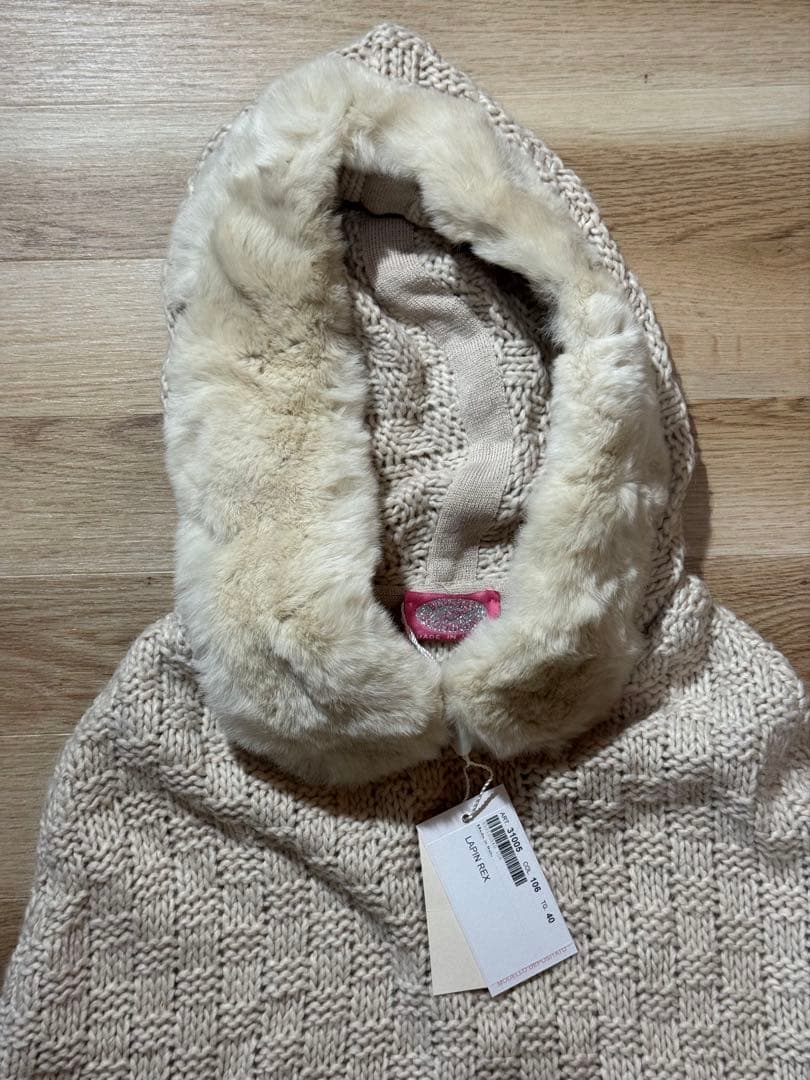 BLUMARINE イタリア製　未使用品　ファーフード付きベージュニットポンチョ