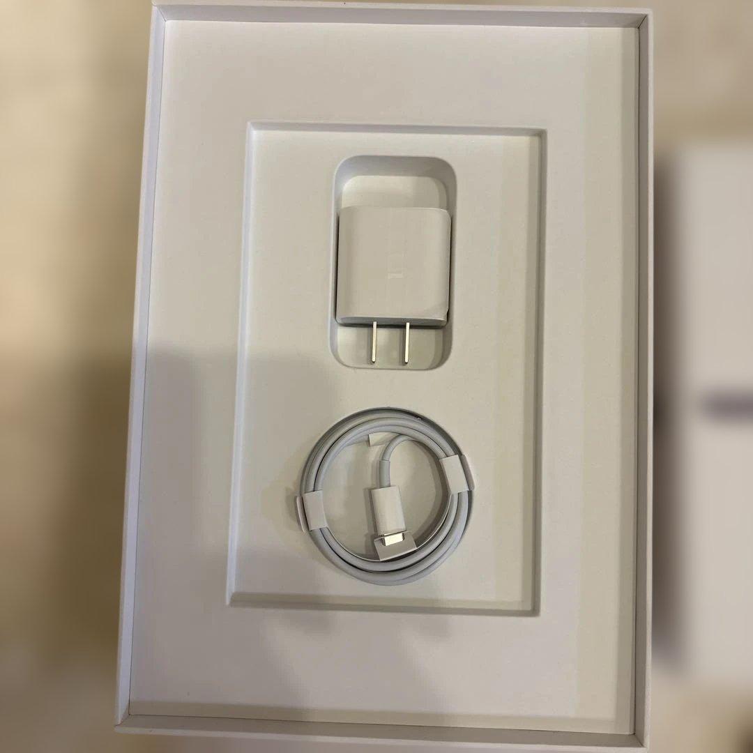 iPad (第９世代)W i-fi 64G グレー　グラスシート　初期化済み