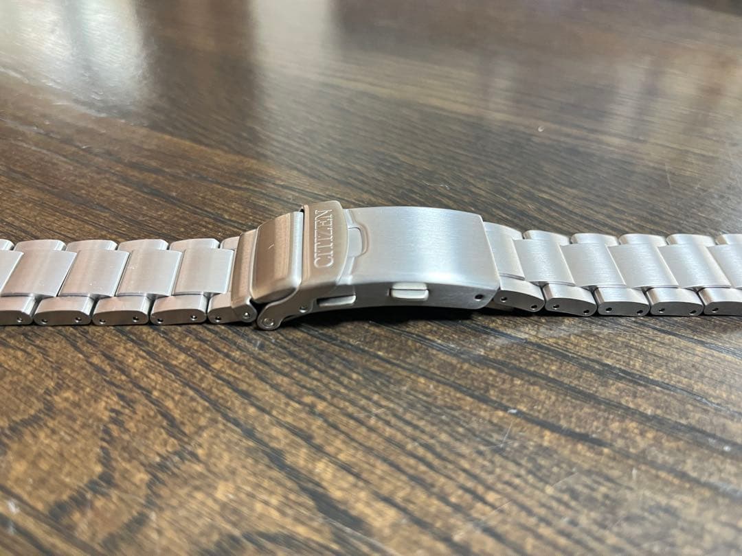 CITIZEN スーパーチタニウム シルバー 金属ベルト 調整可能　幅20mm