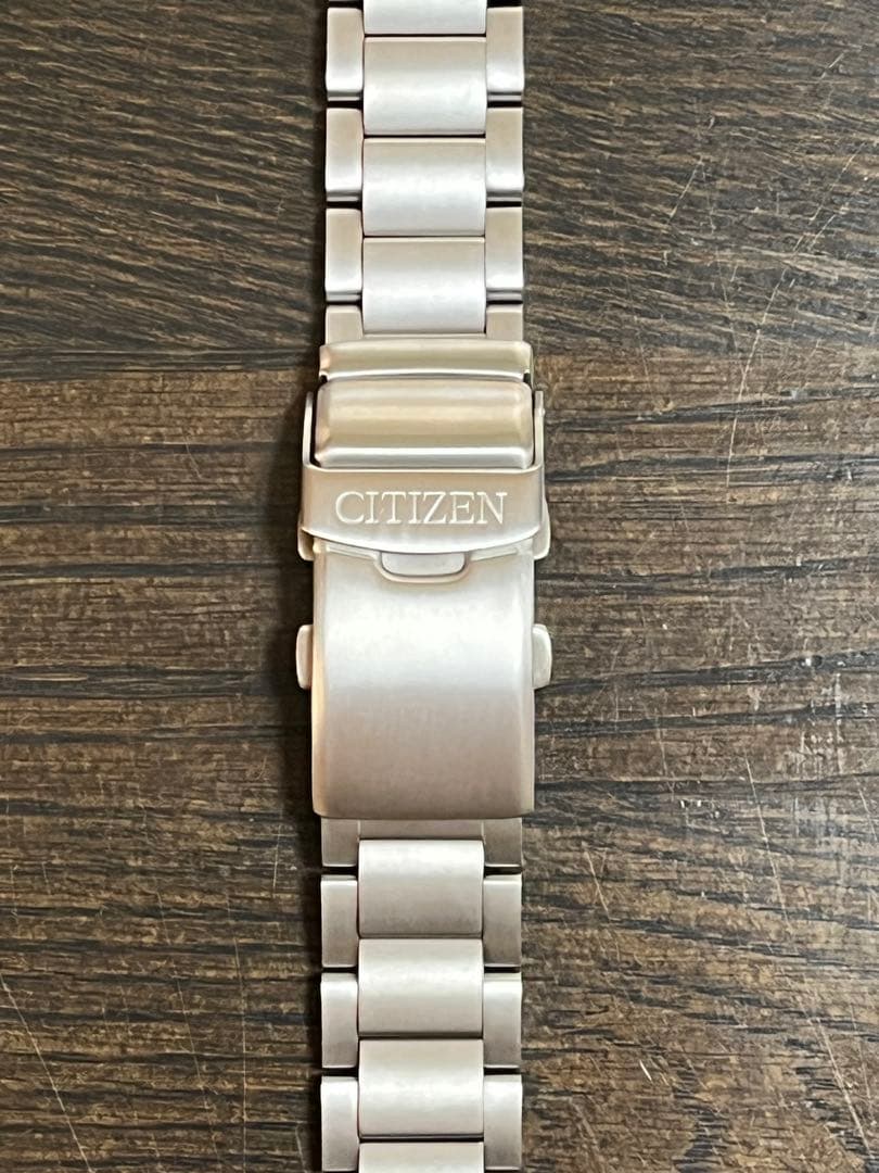 CITIZEN スーパーチタニウム シルバー 金属ベルト 調整可能　幅20mm