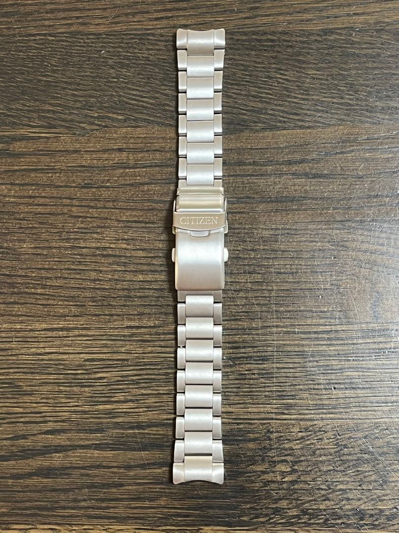 CITIZEN スーパーチタニウム シルバー 金属ベルト 調整可能　幅20mm