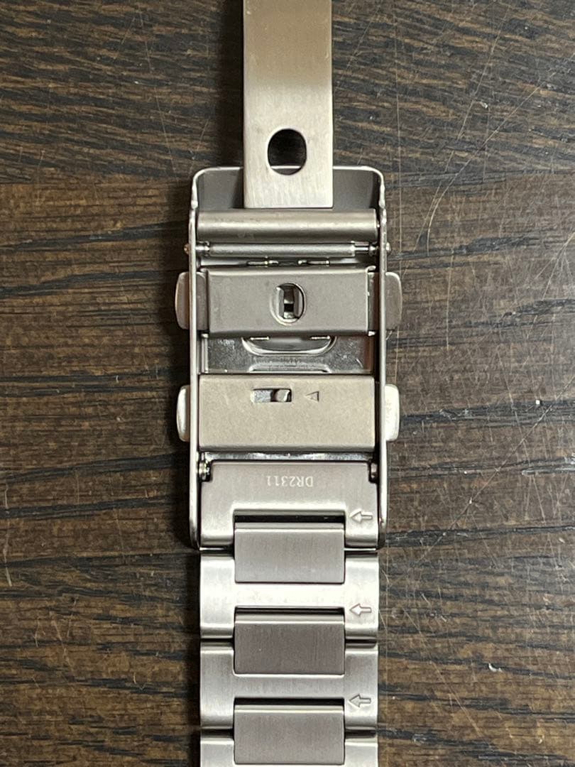 CITIZEN スーパーチタニウム シルバー 金属ベルト 調整可能　幅20mm