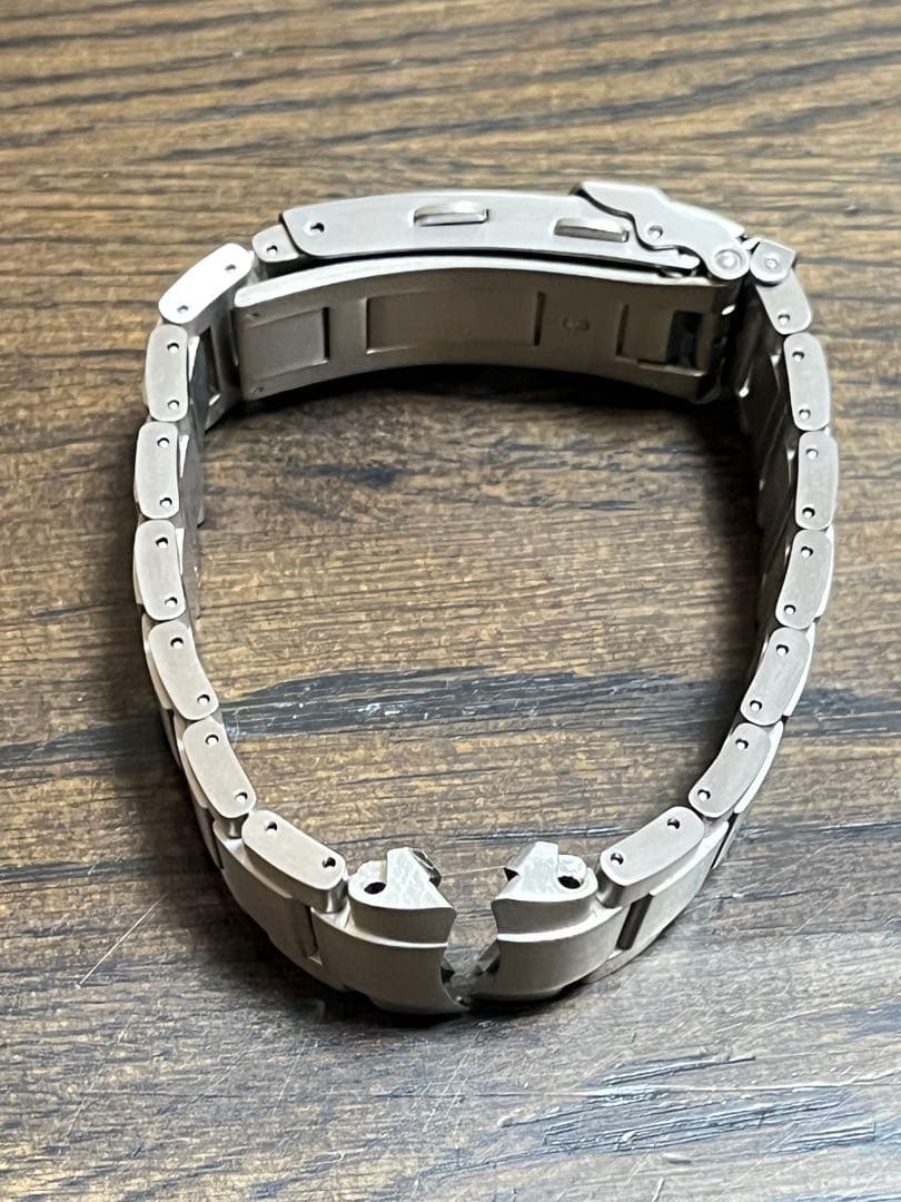 CITIZEN スーパーチタニウム シルバー 金属ベルト 調整可能　幅20mm