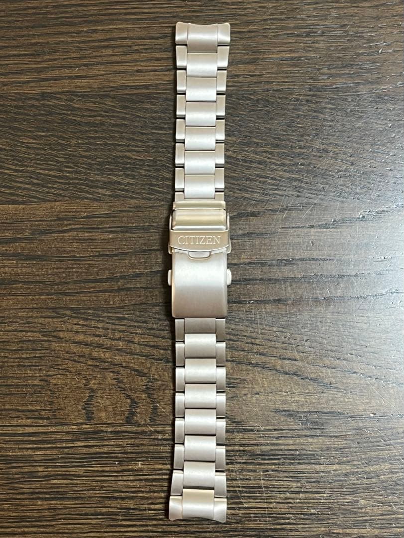 CITIZEN スーパーチタニウム シルバー 金属ベルト 調整可能　幅20mm