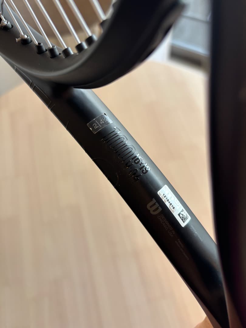 Wilson 100L 硬式テニスラケット ウルトラノアールv4
