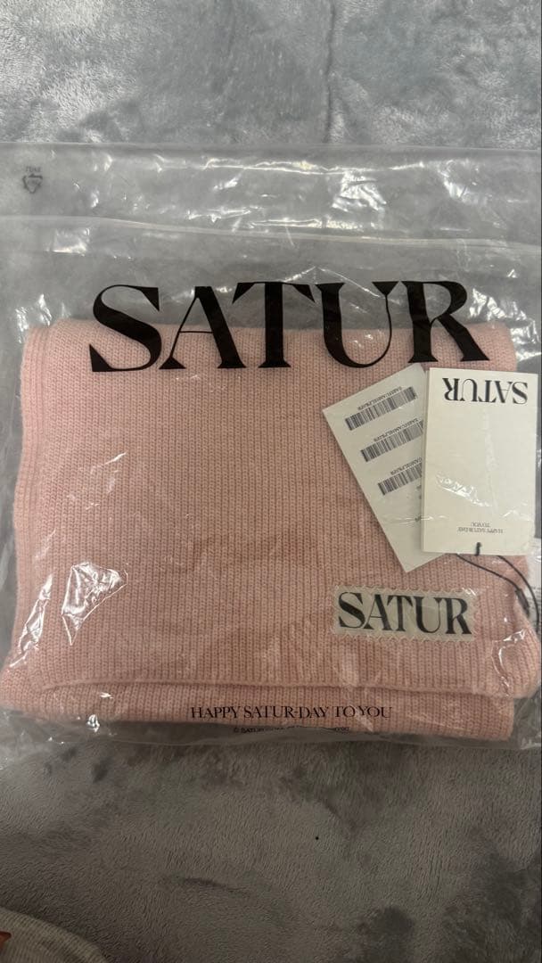 satur マフラー　ピンク