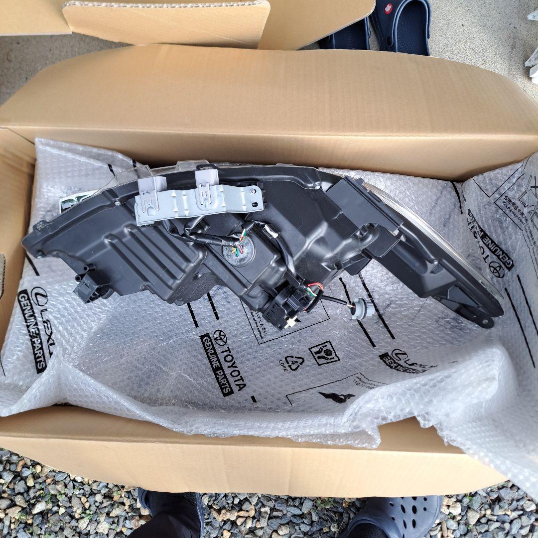 80エスクァイア左ヘッドライト