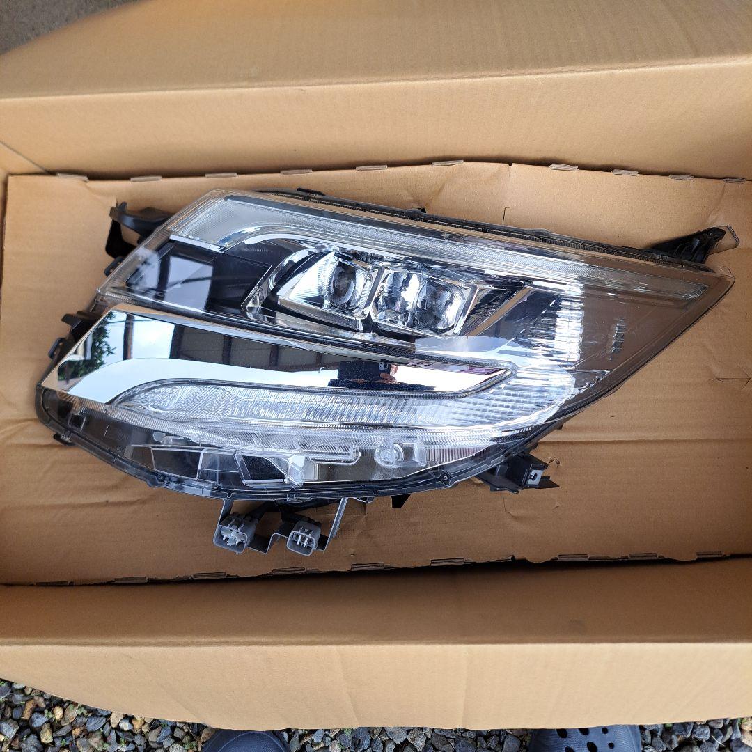 80エスクァイア左ヘッドライト