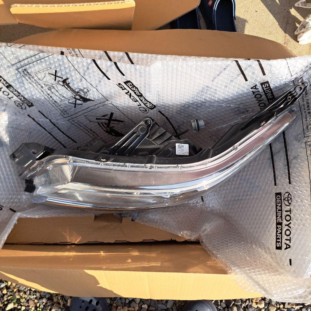 80エスクァイア左ヘッドライト