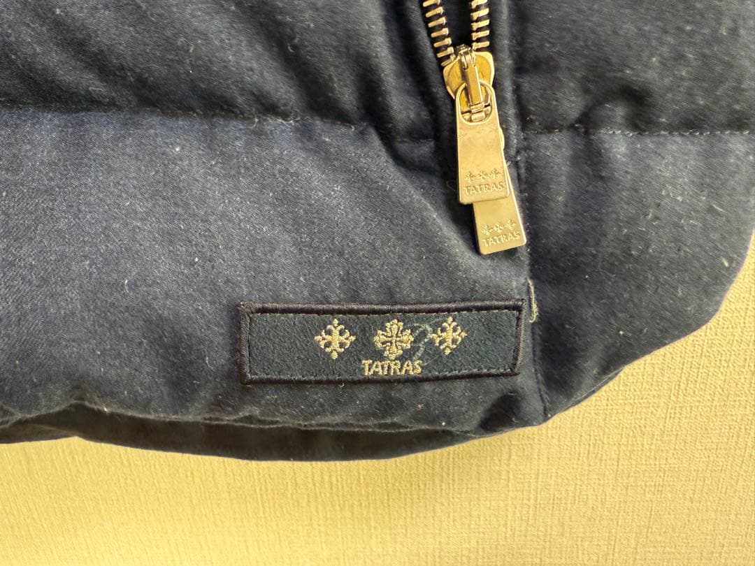 かな　TATRAS ネイビー ダウンベスト