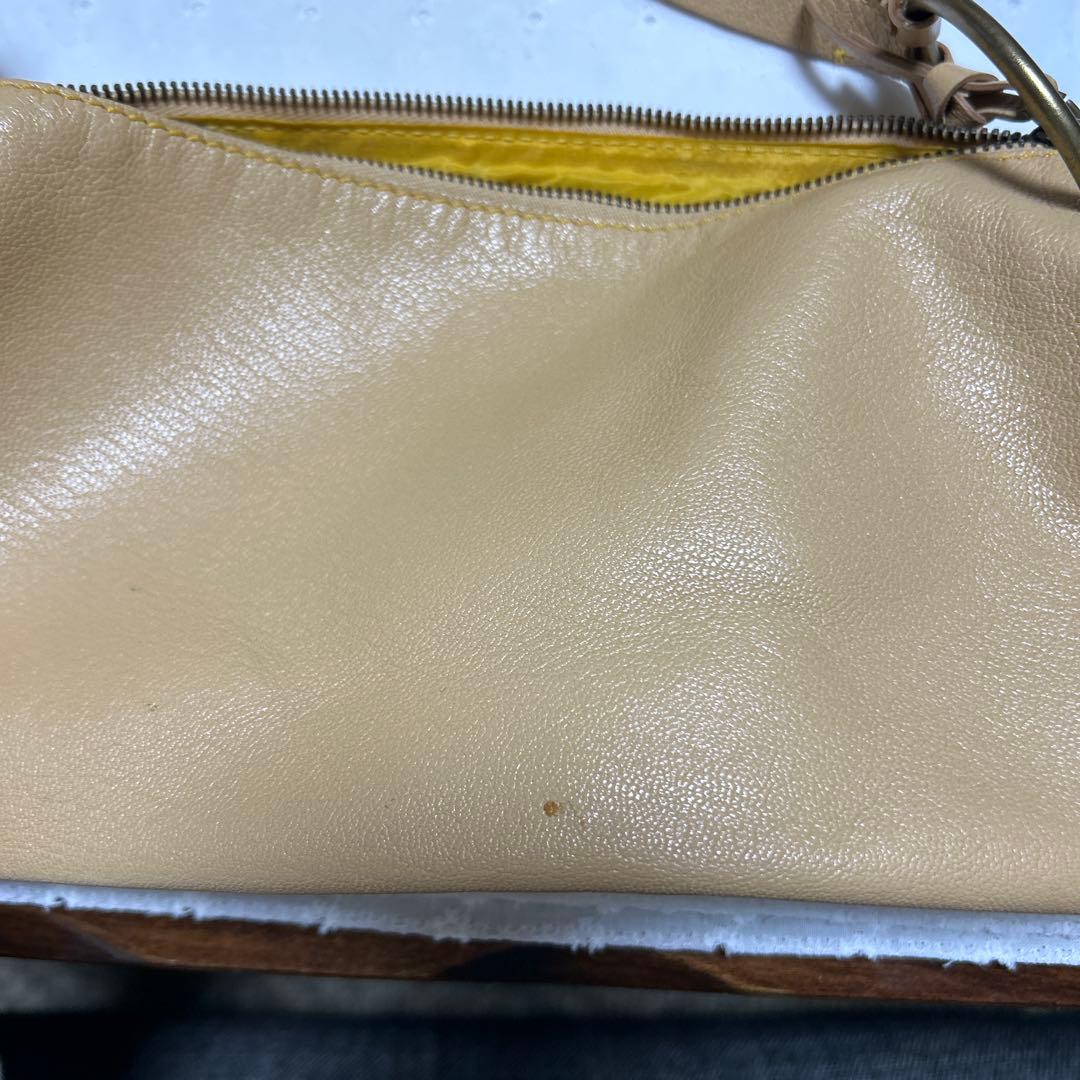 miu miu ベージュ レザー ショルダーバッグ