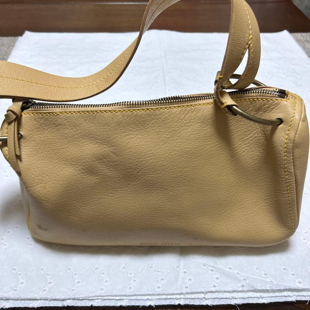 miu miu ベージュ レザー ショルダーバッグ