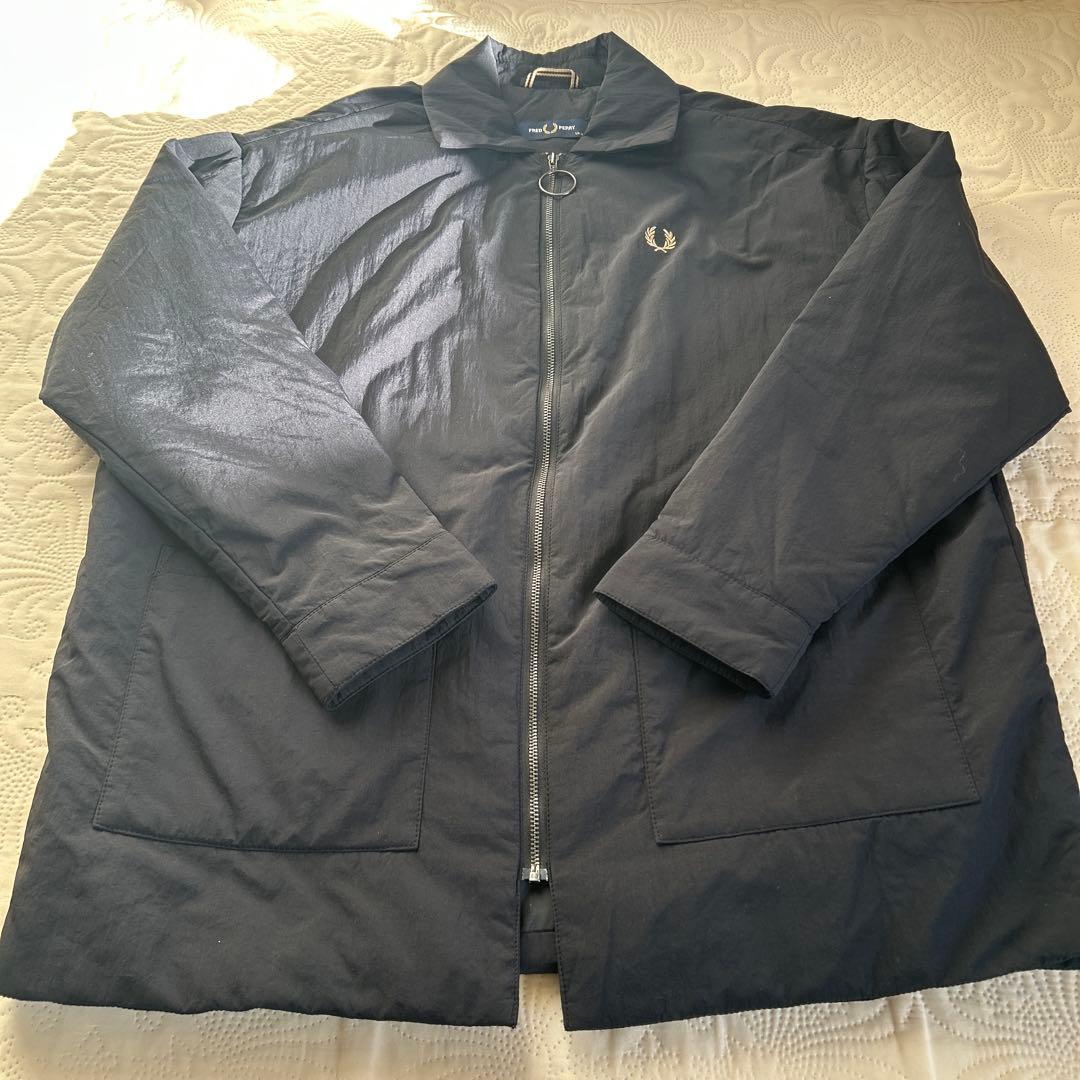 FREDPERRY ナイロンジャケット　黒　襟付き　アウター　ブラック