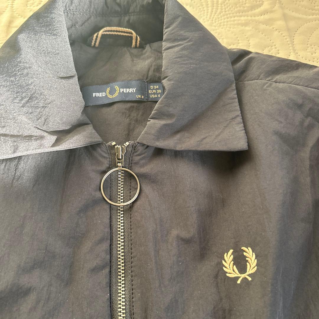 FREDPERRY ナイロンジャケット　黒　襟付き　アウター　ブラック