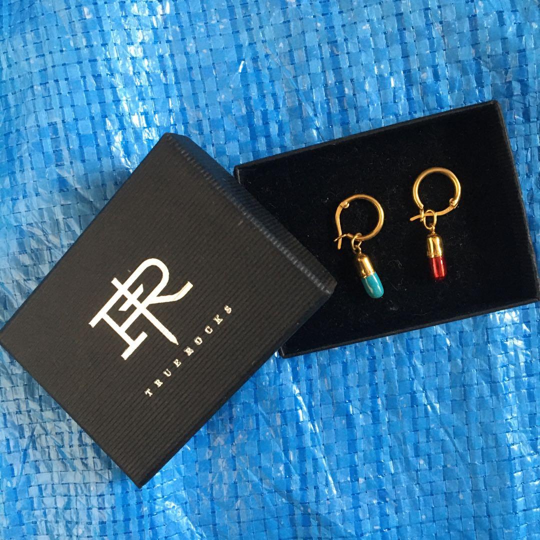 美品★TRUE ROCKS⬛︎ピアス⬛︎セット売り⬛︎カプセル⬛︎ゴールド