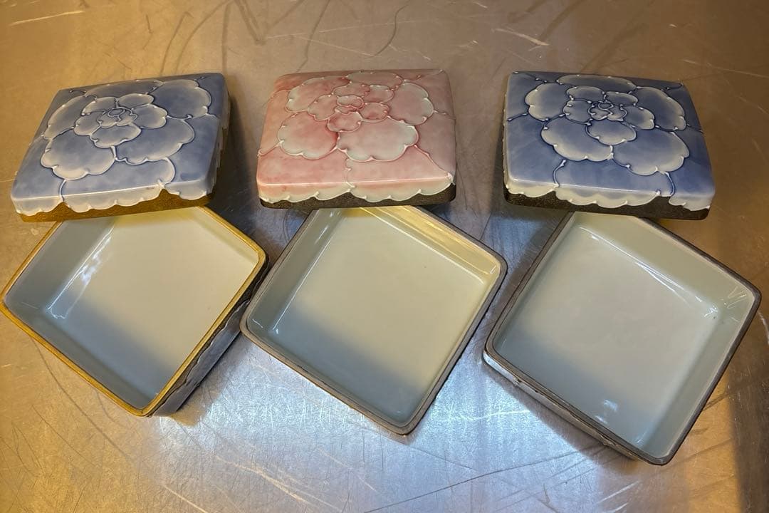 【美品】有田焼　文山窯　プラチナ牡丹　３セット　箱無し　お正月