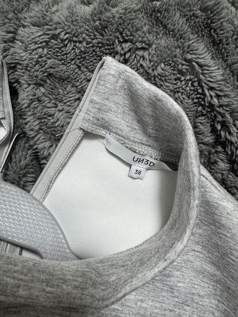 un3d カーブスリットトップス 38