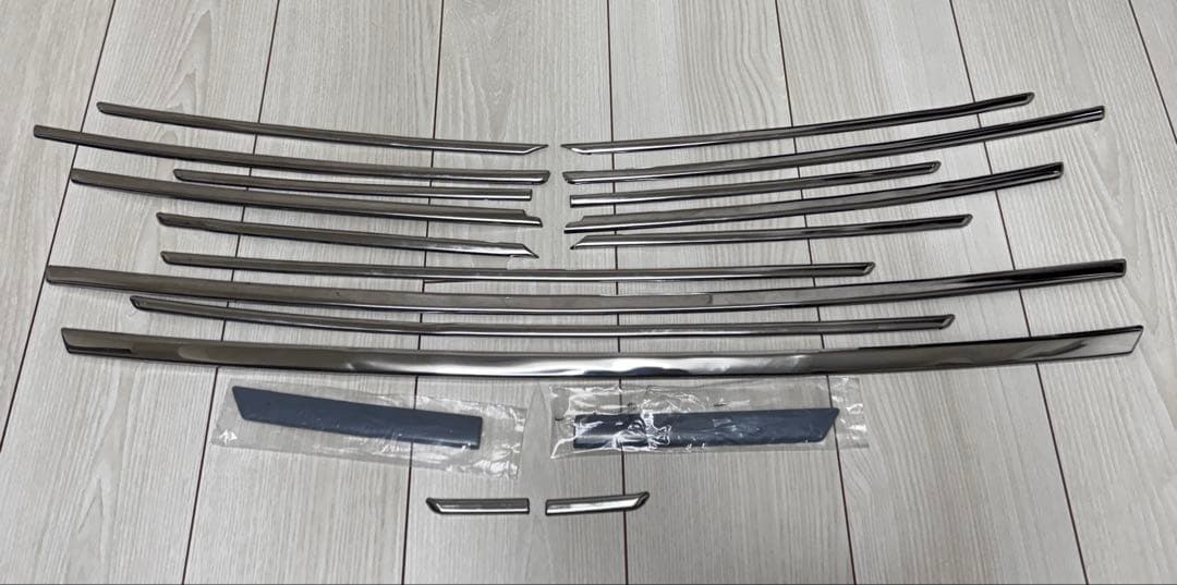日産セレナC28 鏡面ステンレス フロントグリルガーニッシュセット