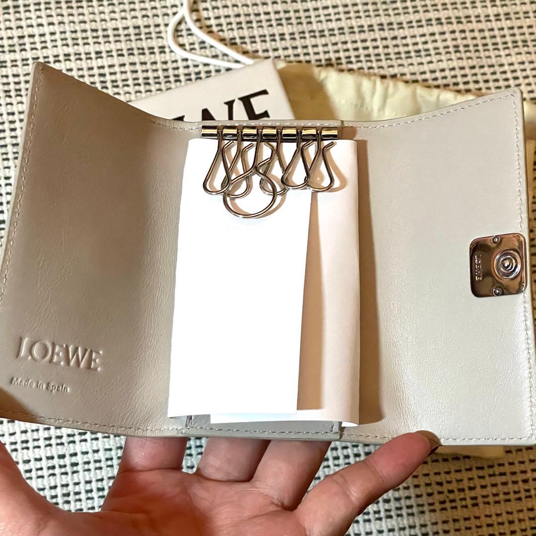 ロエベ アナグラム キーケース（ペブルグレインカーフ）