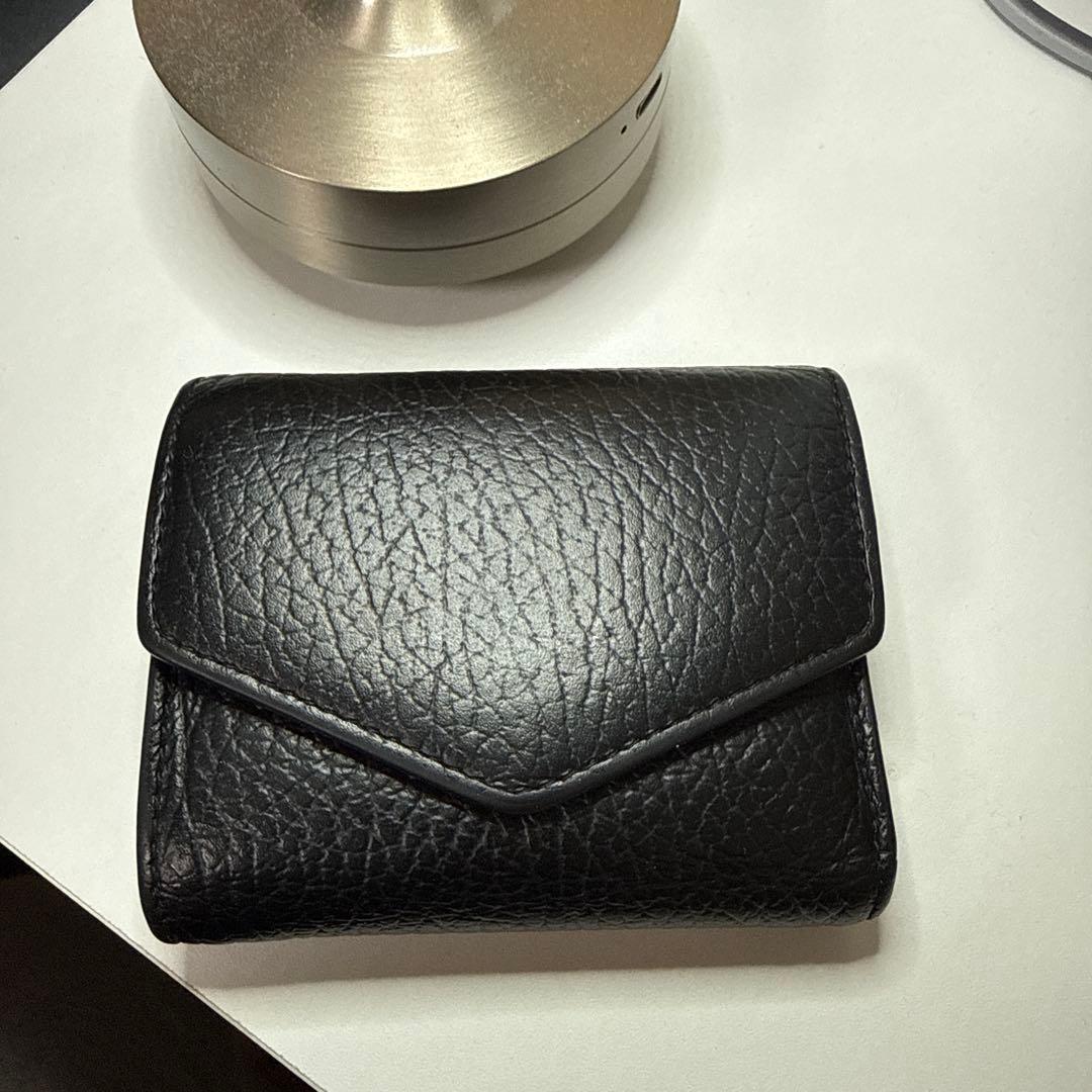 マルジェラ　ブラックレザー三つ折り財布