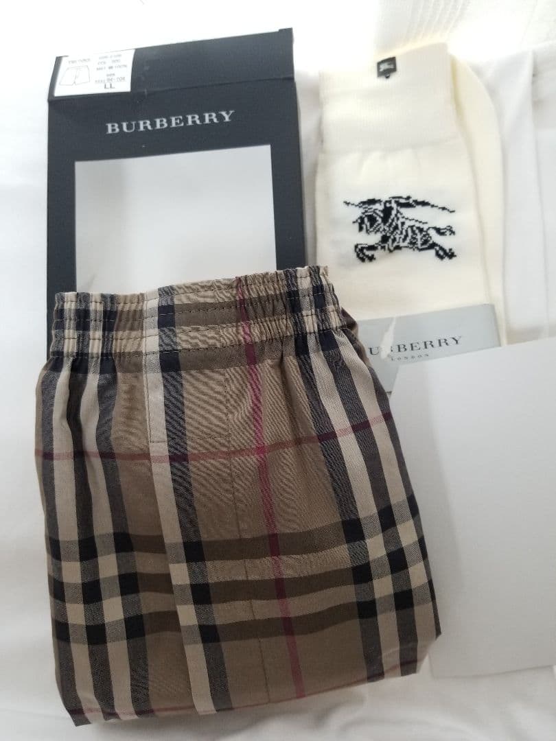 バーバリートランクス新品未使用メガベージュ茶 大サイズ新品ソックス付き26-28