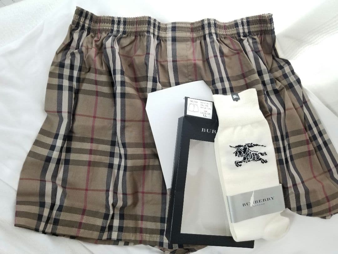 バーバリートランクス新品未使用メガベージュ茶 大サイズ新品ソックス付き26-28
