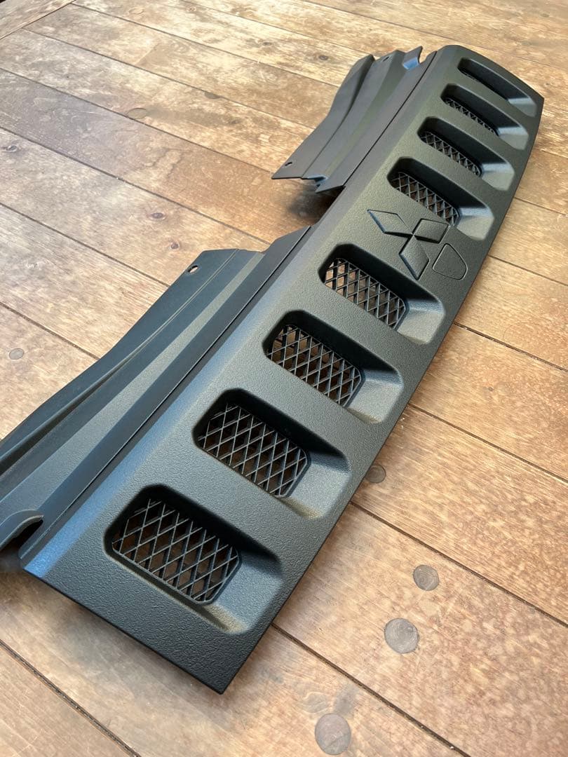 マイナーチェンジ前デリカD5 フロントグリル　チッピング塗装品