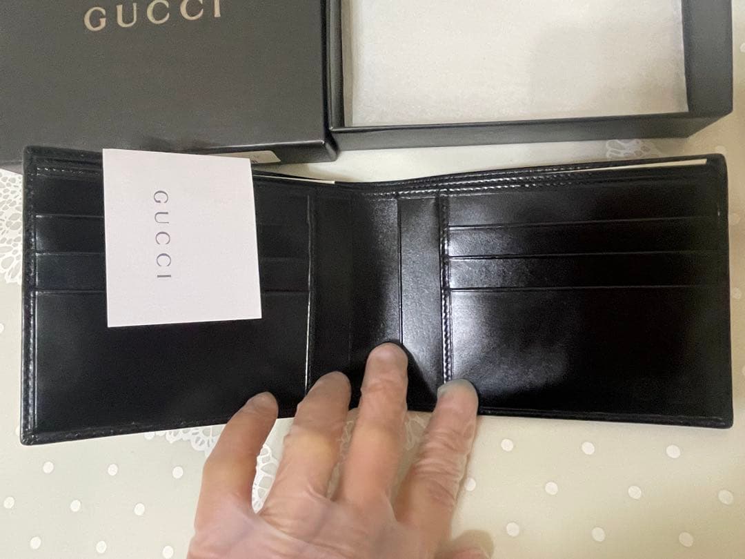 新品未使用 GUCCI ブラックレザー 二つ折り財布 箱付き グッチ