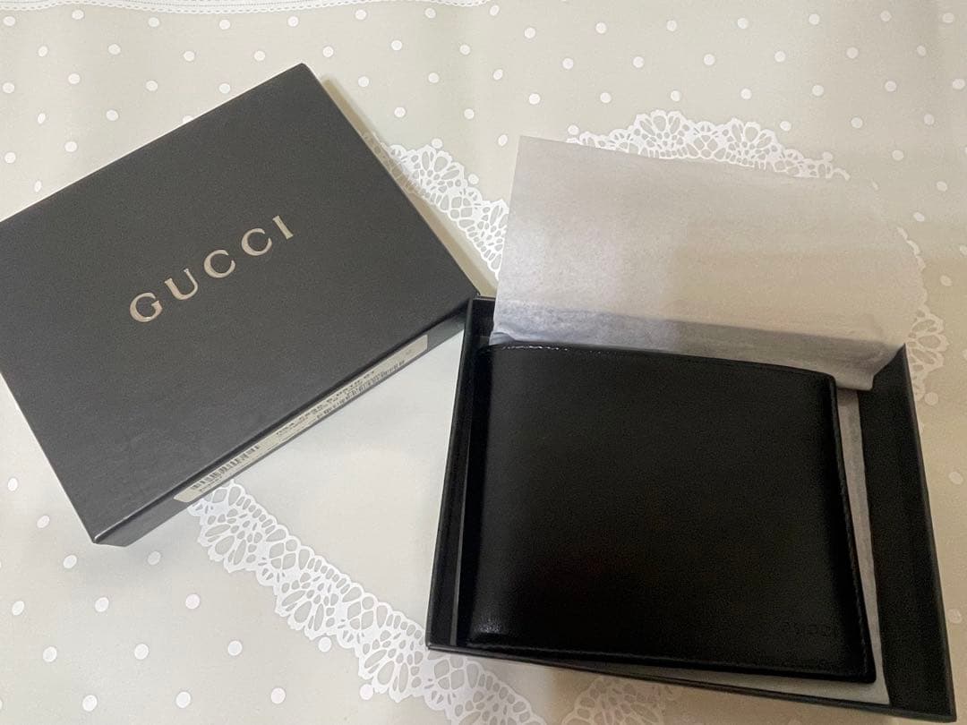 新品未使用 GUCCI ブラックレザー 二つ折り財布 箱付き グッチ