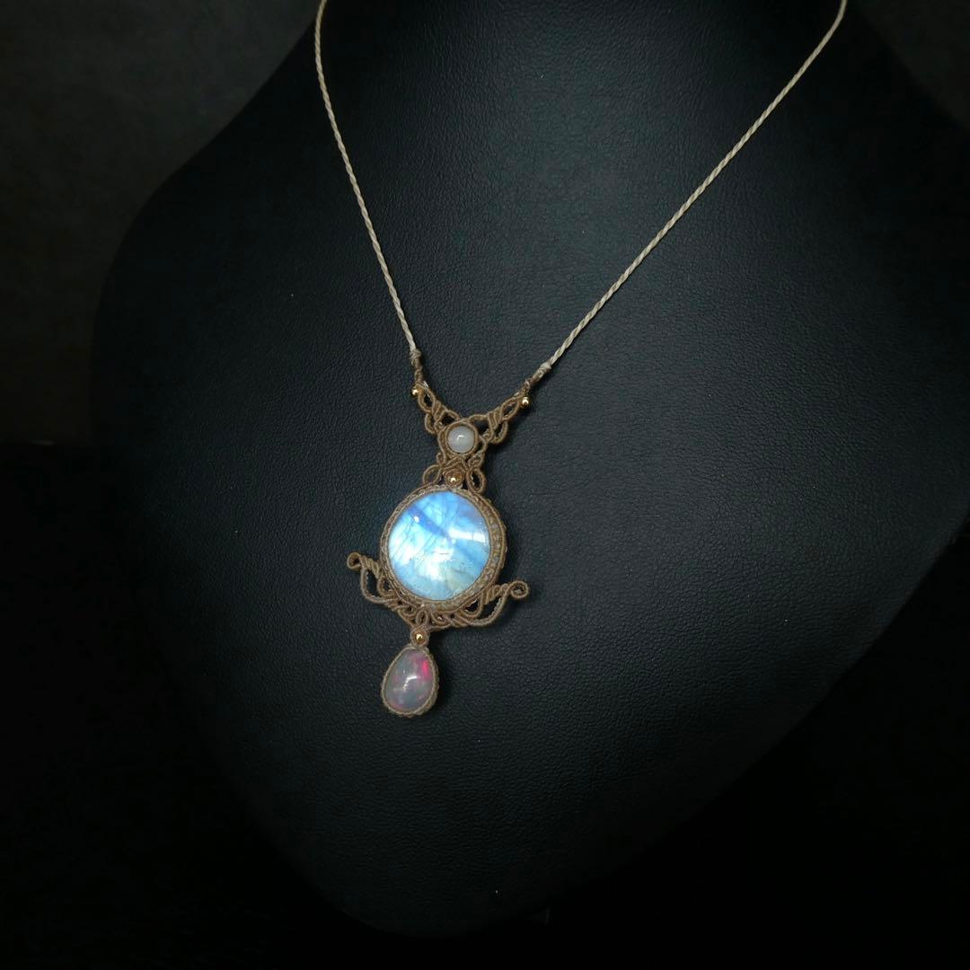 レインボームーンストーン・オパールのマクラメネックレス