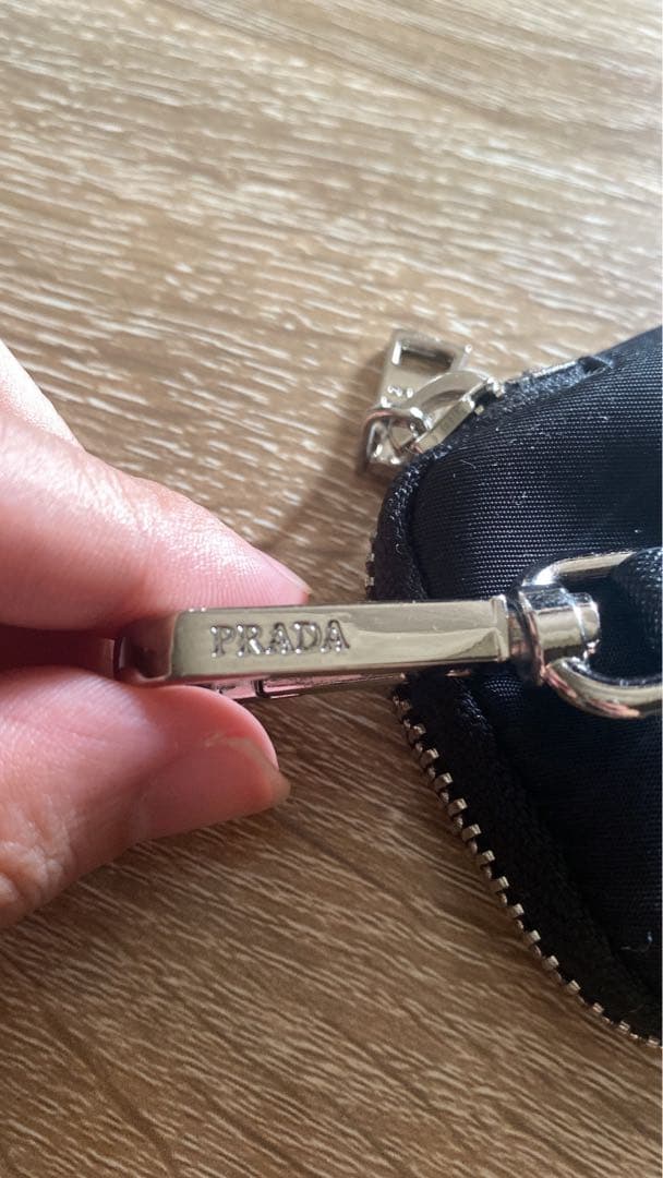 今週末限定価格 PRADA ブラックミニポーチ トライアングルロゴ