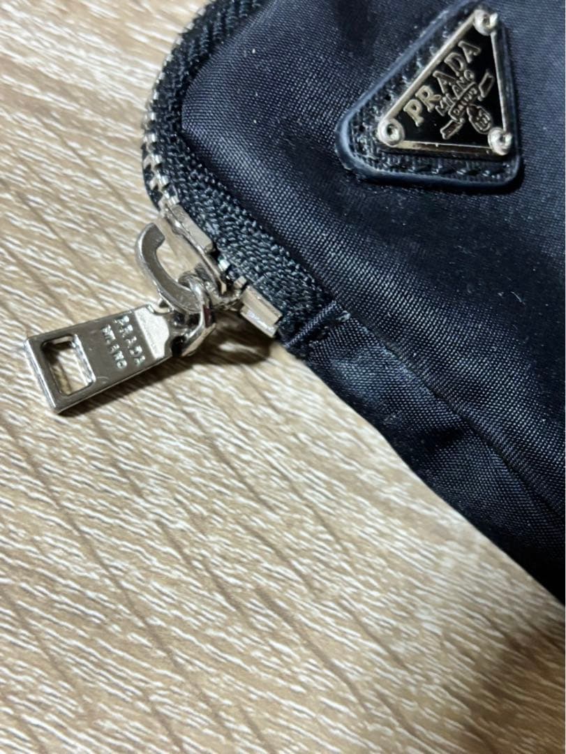 今週末限定価格 PRADA ブラックミニポーチ トライアングルロゴ
