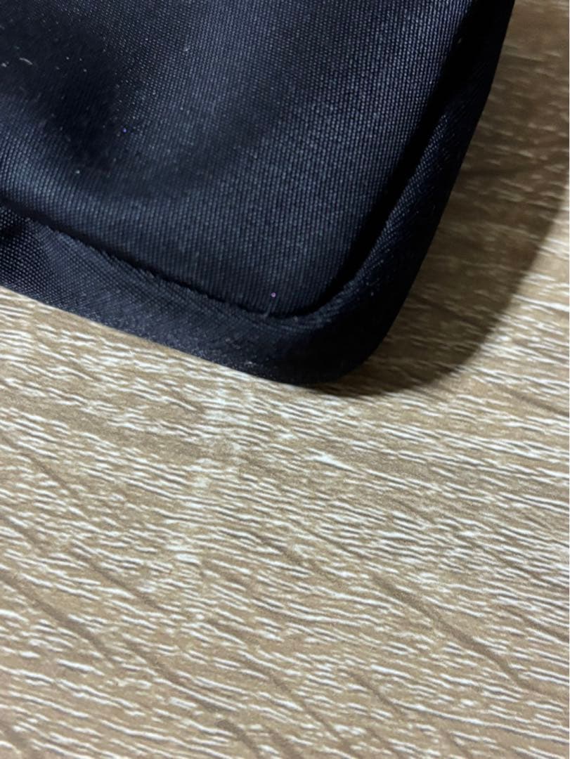 今週末限定価格 PRADA ブラックミニポーチ トライアングルロゴ