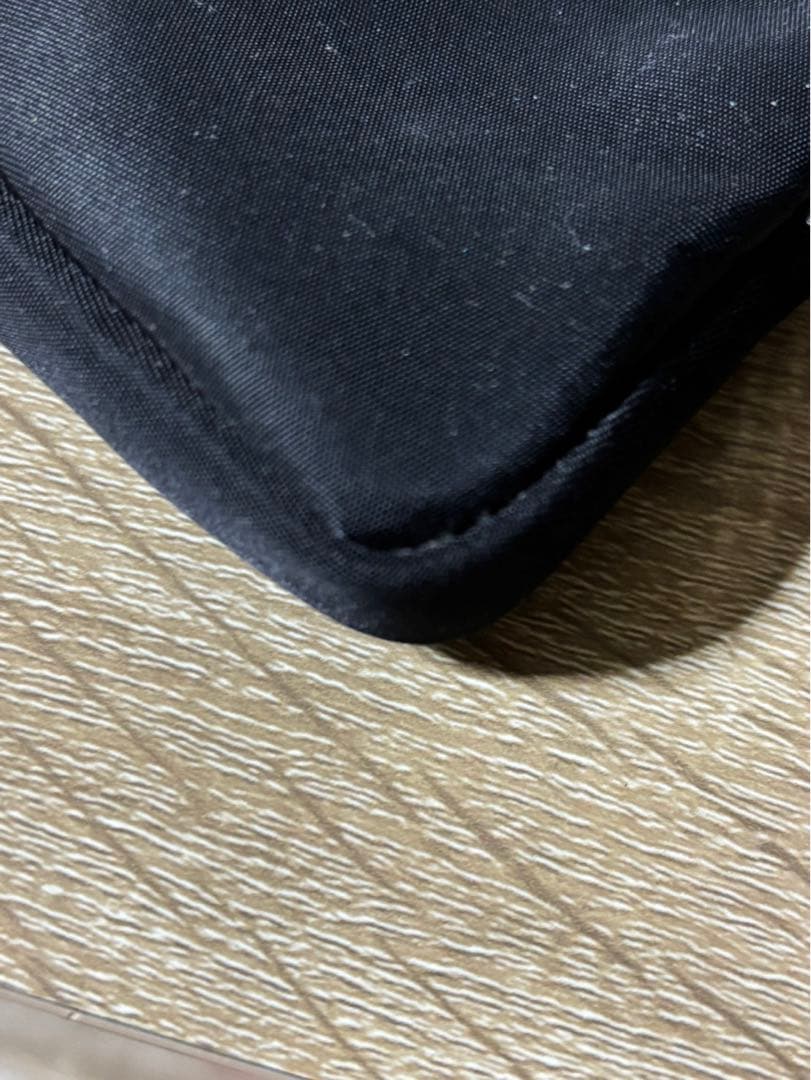 今週末限定価格 PRADA ブラックミニポーチ トライアングルロゴ