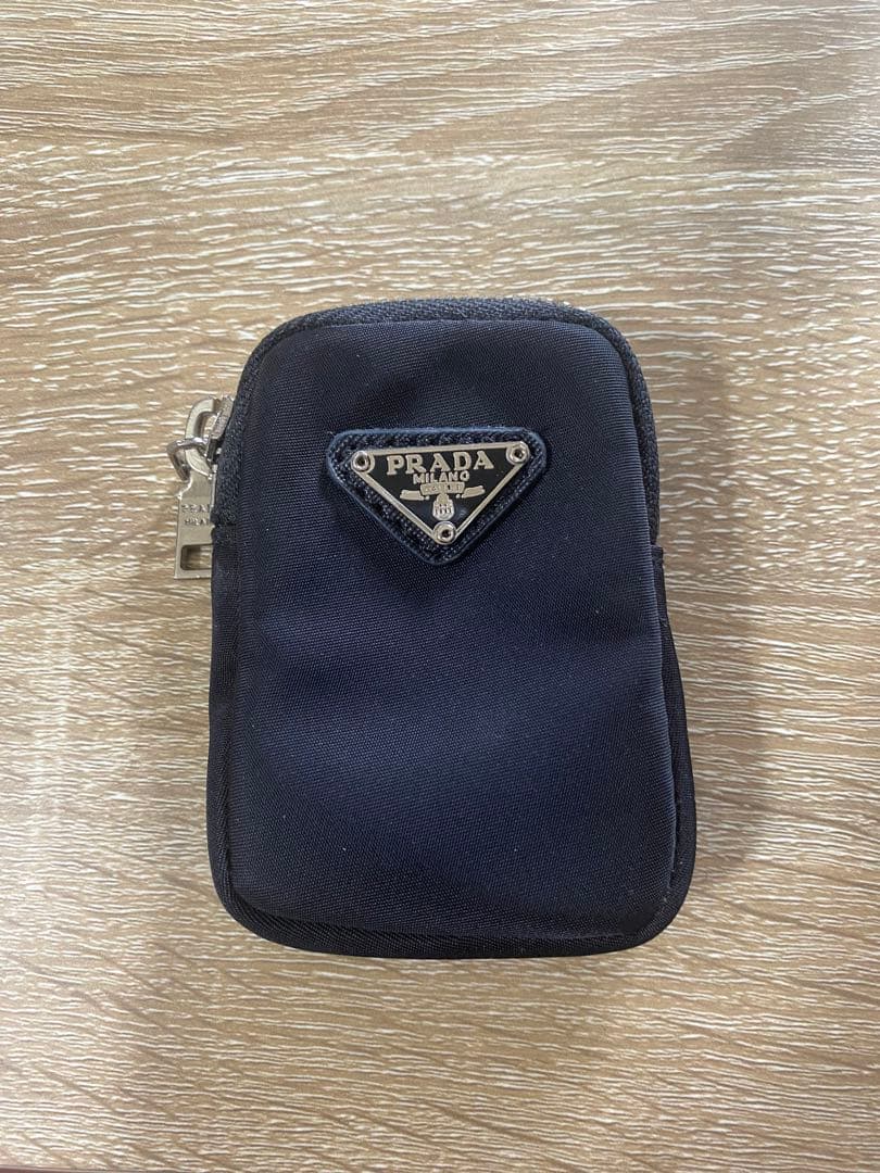 今週末限定価格 PRADA ブラックミニポーチ トライアングルロゴ