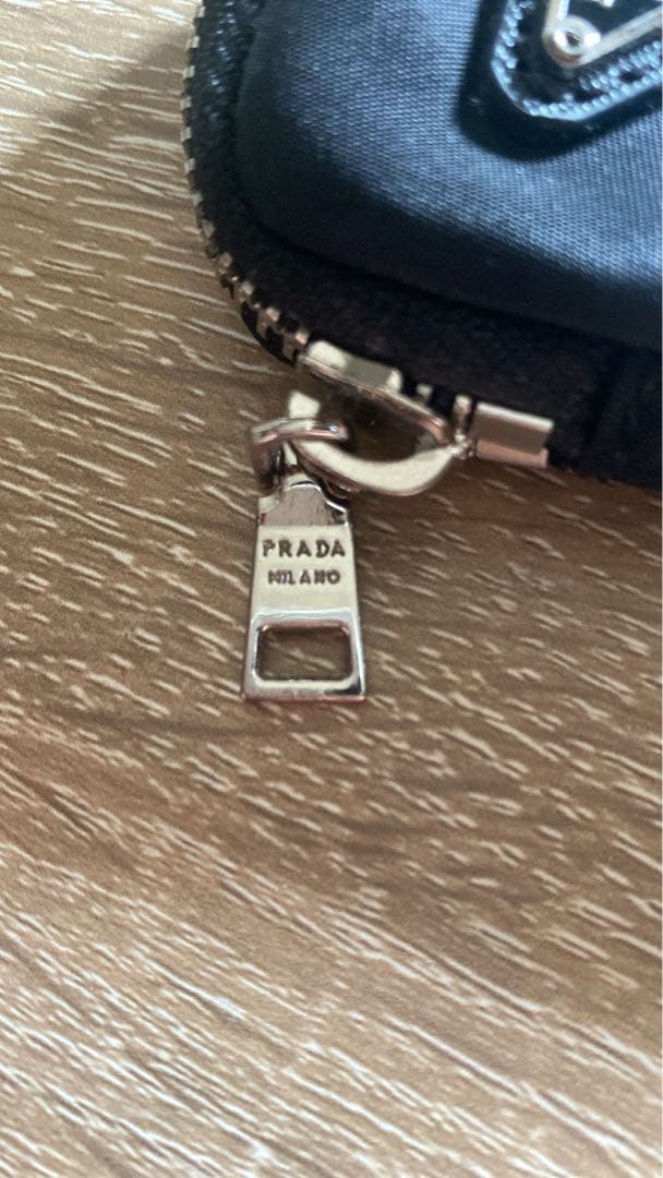 今週末限定価格 PRADA ブラックミニポーチ トライアングルロゴ