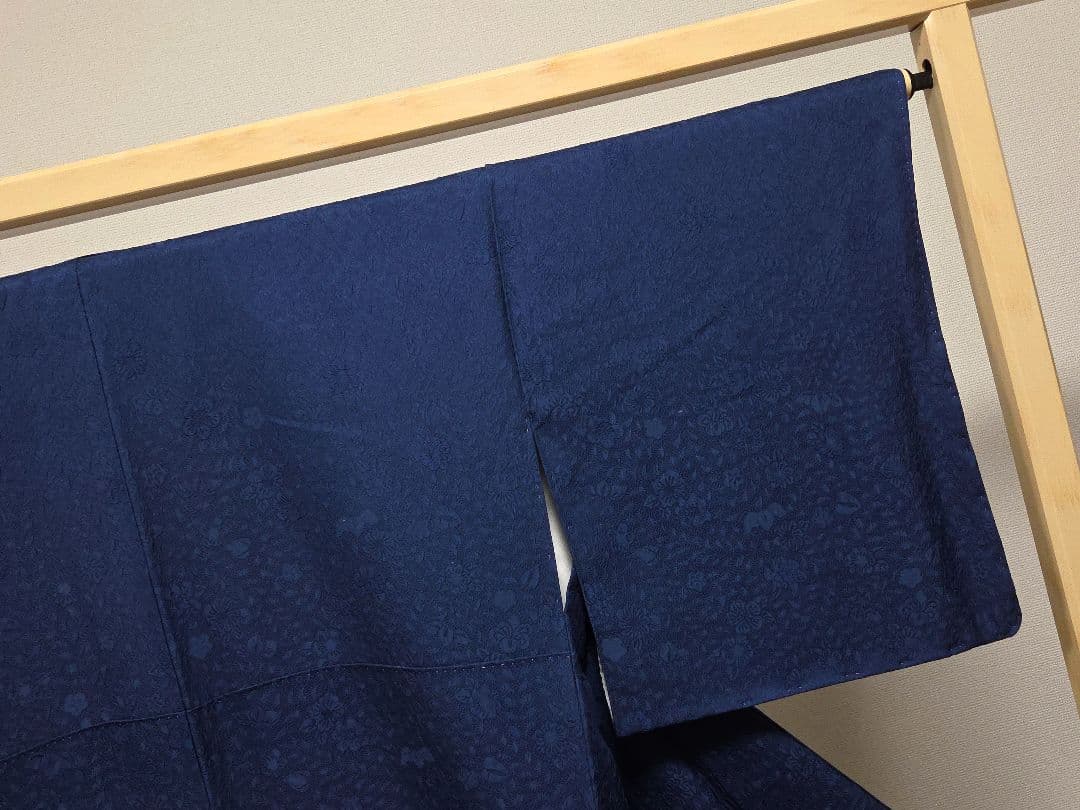 B◆着物くつろぎ 上質 シンプルデザイン 辻が花の地模様 袷 正絹 色無地 着物