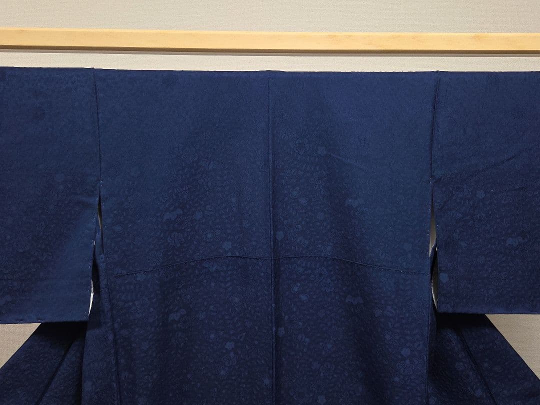 B◆着物くつろぎ 上質 シンプルデザイン 辻が花の地模様 袷 正絹 色無地 着物