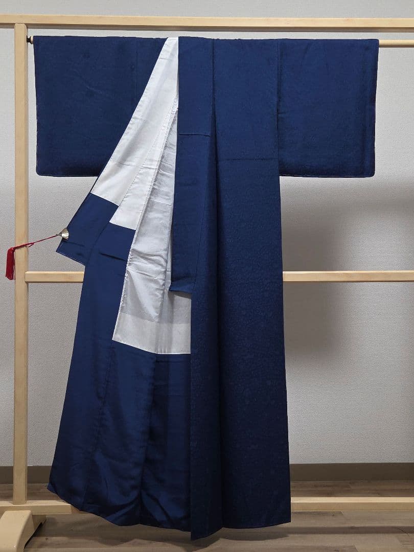 B◆着物くつろぎ 上質 シンプルデザイン 辻が花の地模様 袷 正絹 色無地 着物