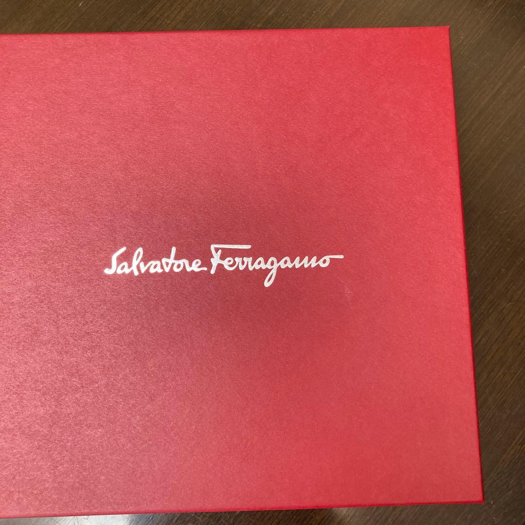 新品Salvatore Ferragamo マフラー NERO/BONE