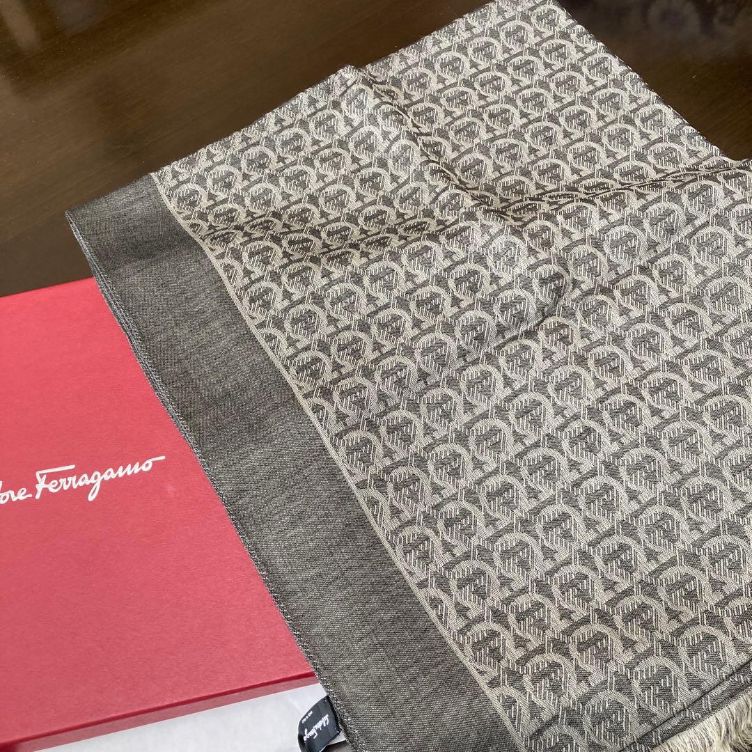 新品Salvatore Ferragamo マフラー NERO/BONE