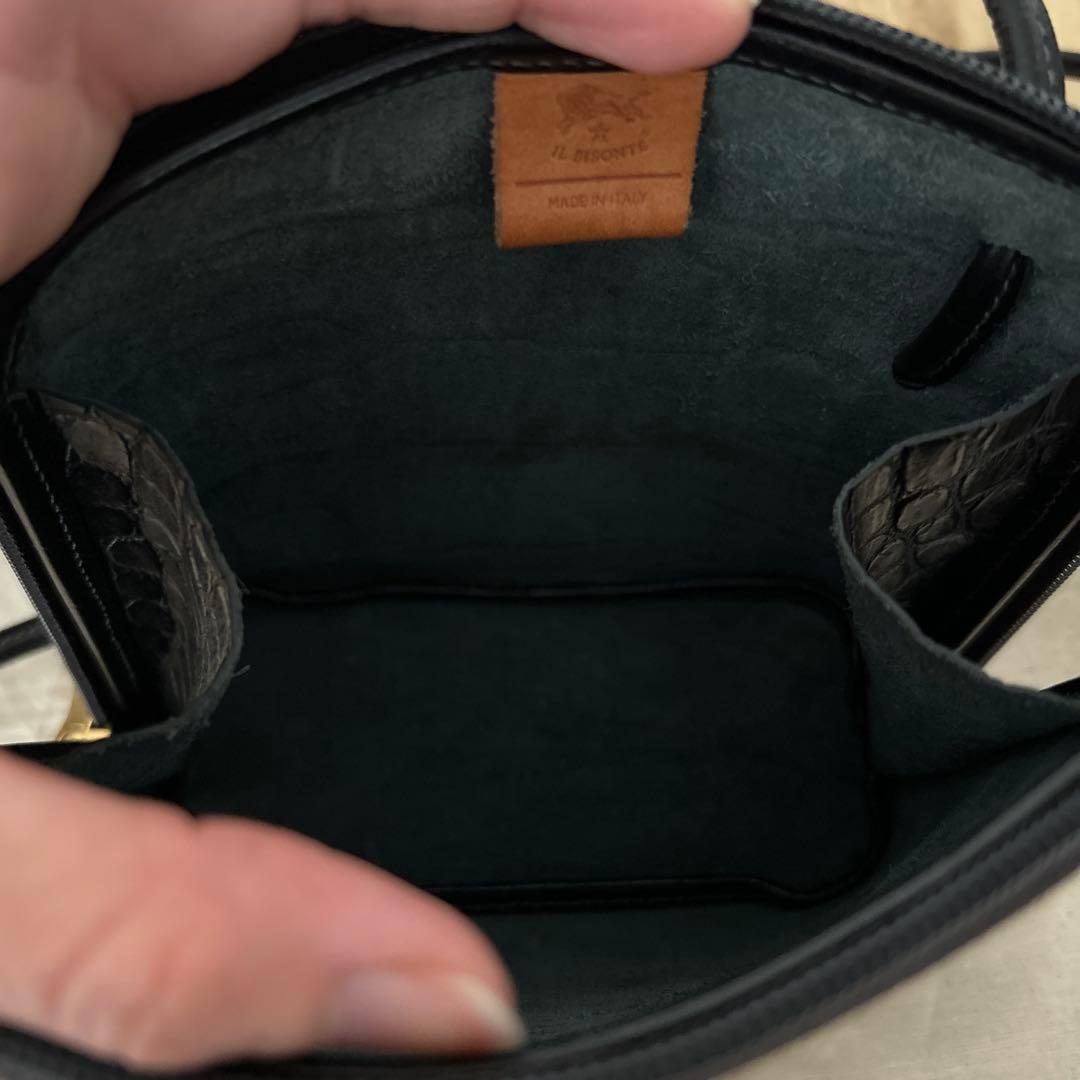 専用　美品　ILBISONTE レザーショルダーバッグ クロコダイル型押し 黒