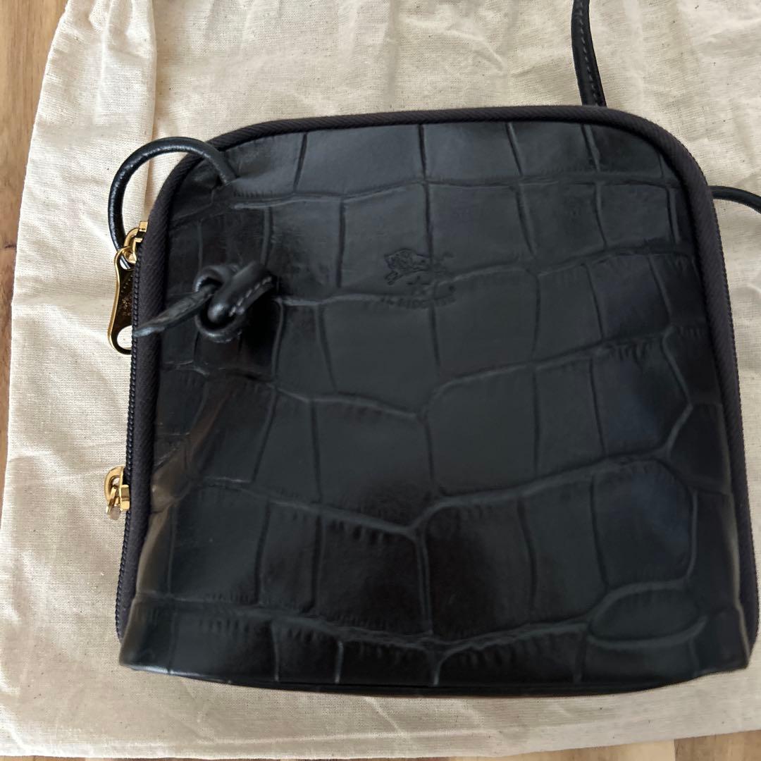 専用　美品　ILBISONTE レザーショルダーバッグ クロコダイル型押し 黒