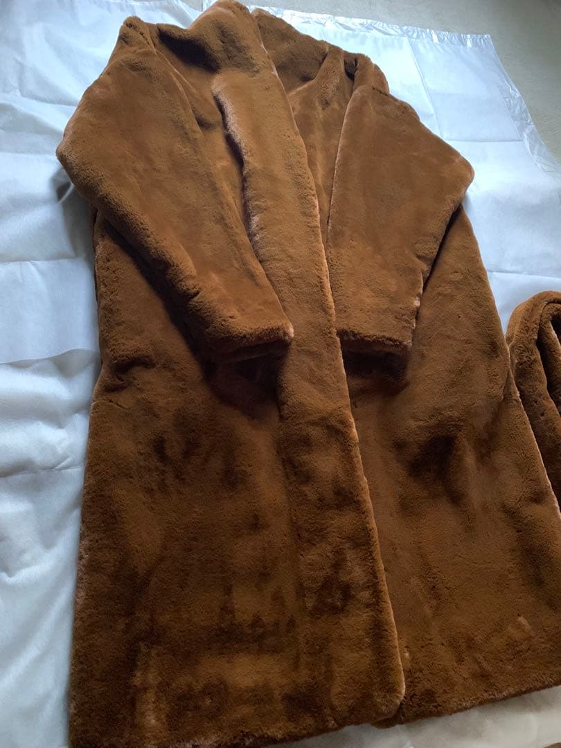 ジャケット・アウター TOTEME Chelsea faux fur coat