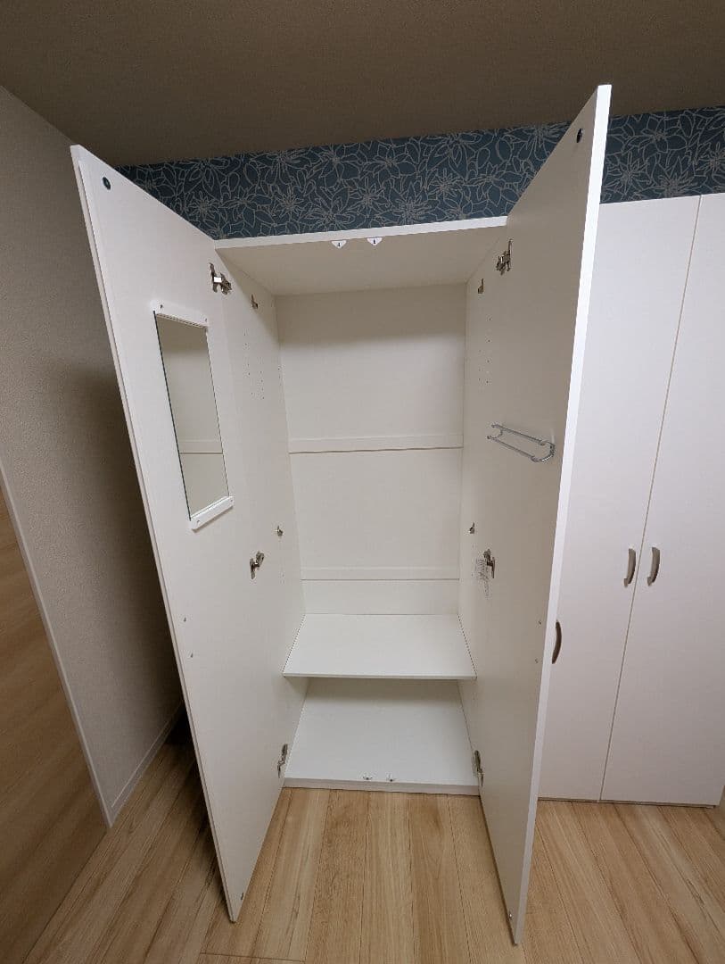 ニトリ　ワードローブ　白