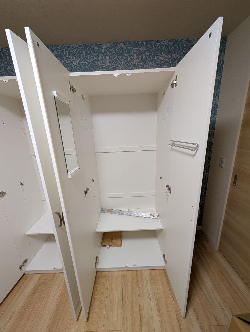 ニトリ　ワードローブ　白