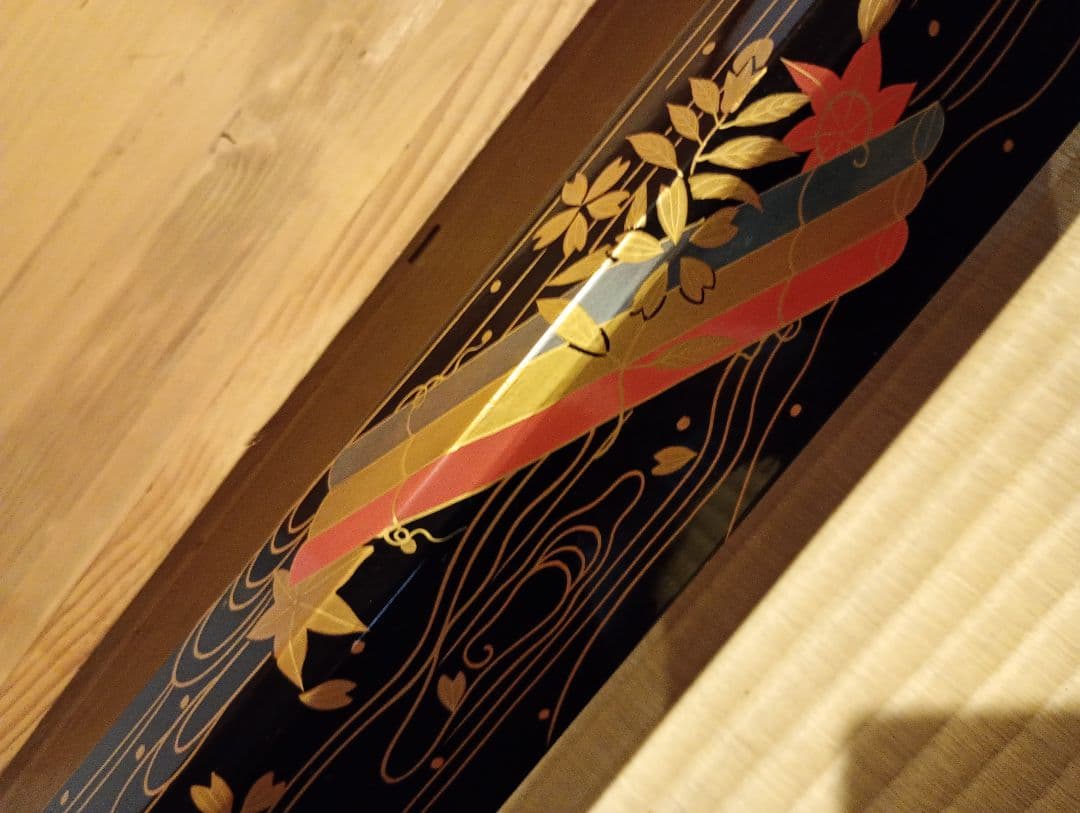 【茶道具】花筏蒔絵炉縁　塗師月峰作　炉縁114