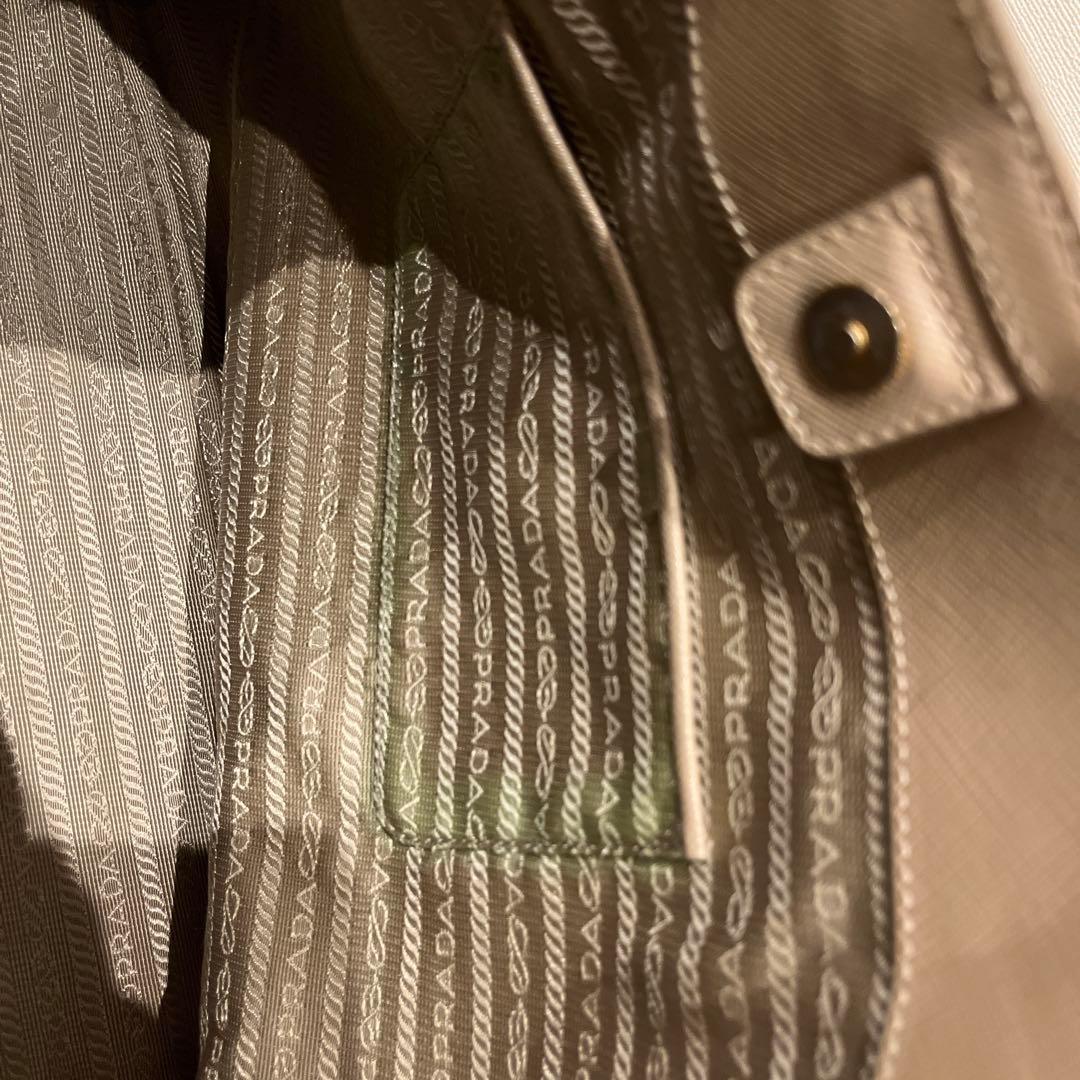 プラダ　サフィアーノ　ベージュ レザー ビジネスバッグ