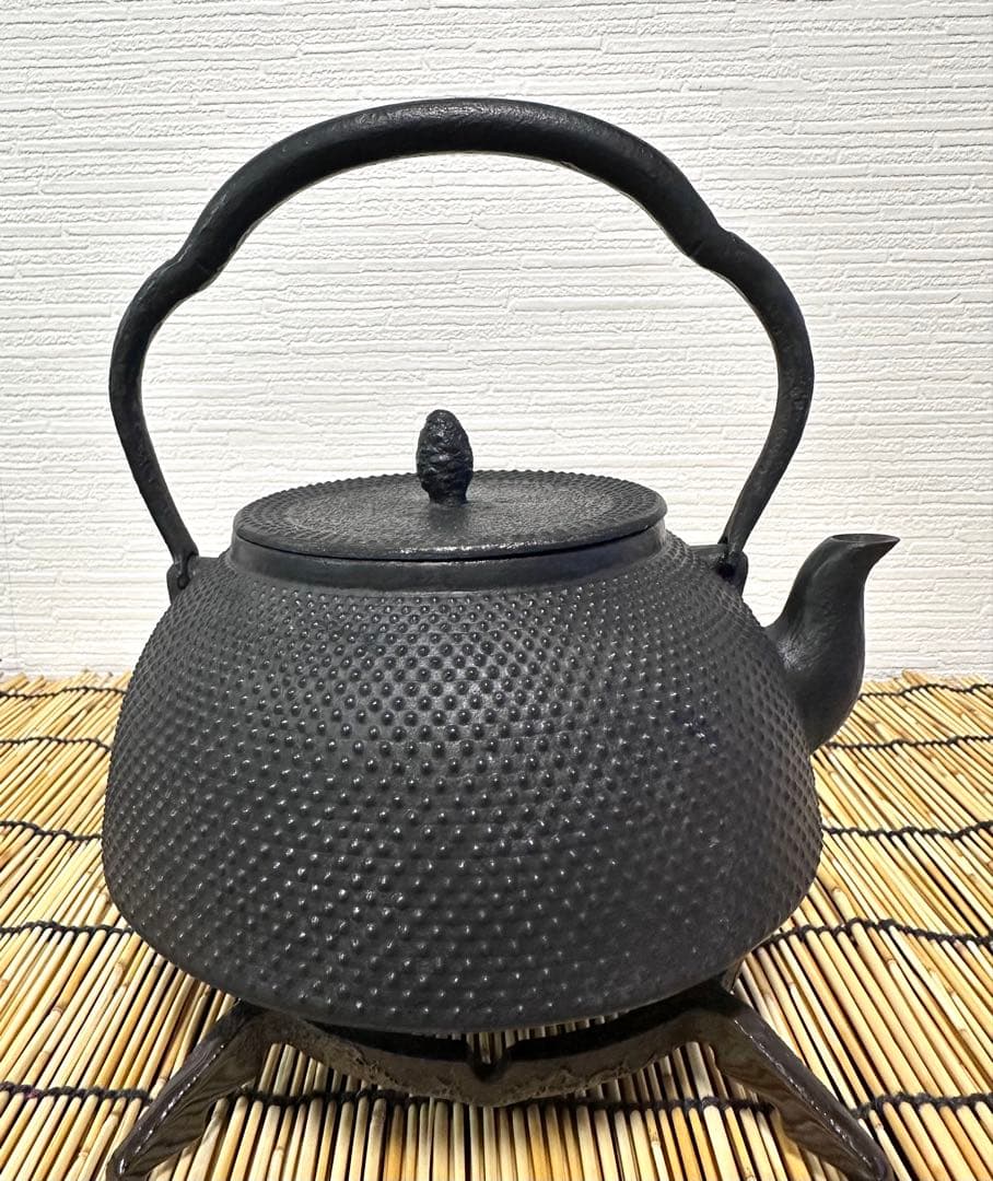 未使用品　南部利祥銘造 １５型アラレ 南部鉄瓶　南部鉄器　鉄瓶